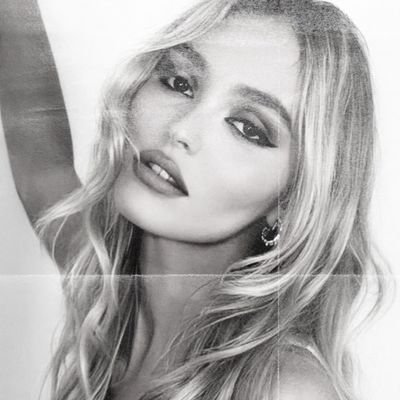 dollssett's profile picture. 𖹭.ᐟ⠀  ⠀𝖳𝖧𝖤    𝖤𝖲𝖲𝖤𝖭𝖢𝖤       ᵒᶠ    𝐒𝐎𝐋𝐈𝐓𝐔𝐃𝐄.