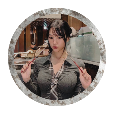 upfdawn's profile picture. ꫂ 𓉳 𖡼 : New auburn corsete͜d on fully floral embroidery, undisturbed when she pinched heaven on lustered light.