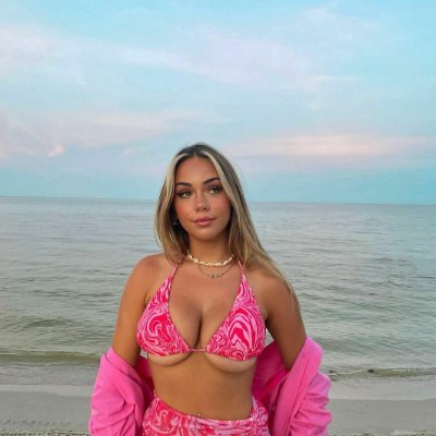 mr_linda1012's profile picture. The night helps me understand myself.