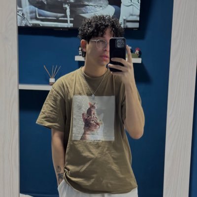 AkioMartinezG's profile picture. Unas empanaditas o qué?