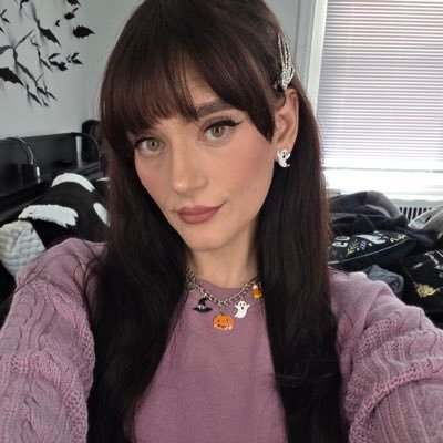 Misbehavedxo's profile picture. just a milf who loves attention, makeup, horror movies & sports. 😉 main @Misbehavedxoxo