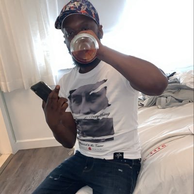 murstckxz's profile picture. 📸 @stck.xz