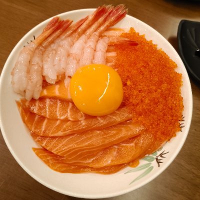 Wuueuguh's profile picture. ENFP | ENG/CN OK | Salmon Vacuum | The prettiest girl in the world: @yunwooi_