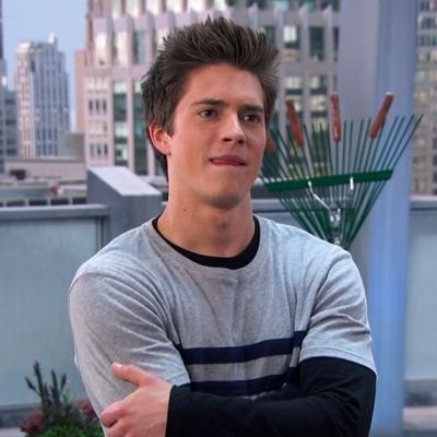 disneynickboy's profile picture. o tema de hoje é: vc NÃO É melhor do que eu