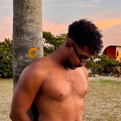 itsjustRafa's profile picture. No nacimos para tratar de encajar en un lugar al que no pertenecemos.