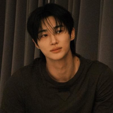 Brazren's profile picture. The reason you’re smiling at your phone.