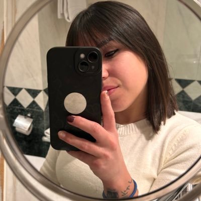 EvaMariaSimarro's profile picture. Juro solemnemente que esto es una travesura.