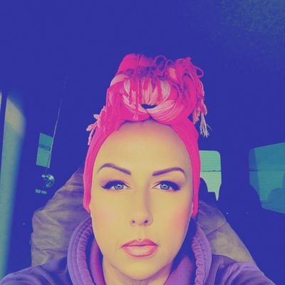 Lisemerle's profile picture. Mom of 6, Media Darling & Rebel Author of Amazon's triple #1 Best Selling Buck the Rainbow Unicorn 🐎🌈🦄