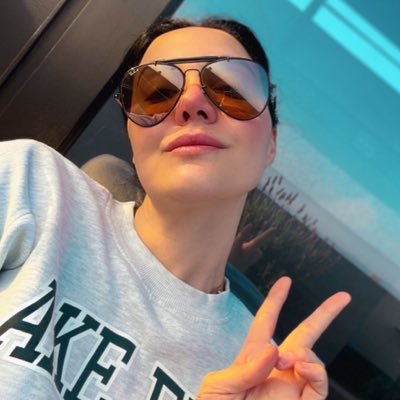 RoxanaRamosRR's profile picture. 🫀Escritora ☕ Coffeeholic #LosSecretosDeLosTresCajones 🌬️