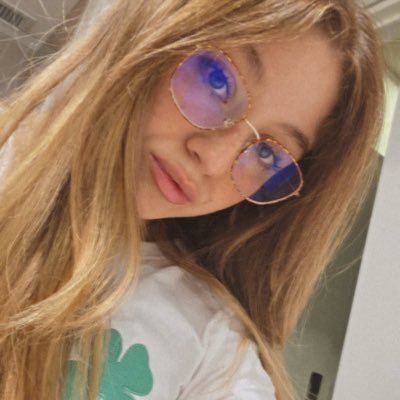 corriganellie_'s profile picture. ─ billie eilish wife ─ @dovecameron is queen of my heart, body and soulღ niall horan lover ~ books✧.* #gracie and #olivia my beloveds💌 musicals༄ jbassie♡