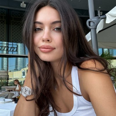 ElaineMilngf's profile picture. Probably outdoors, or thinking about being outdoors.
Likes good food, bad jokes, and quiet mornings.