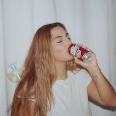 y3ll0wcr0cS's profile picture. 