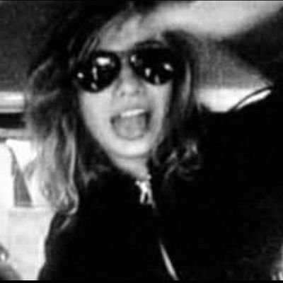 marrboluda's profile picture. — tu alma brilla en la ciudad, no se porque la deformas