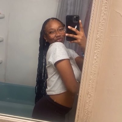 mwaahshon's profile picture. 11:8:25 👵🏾🕊️ - 3:11:24 #32🤞🏽🖤