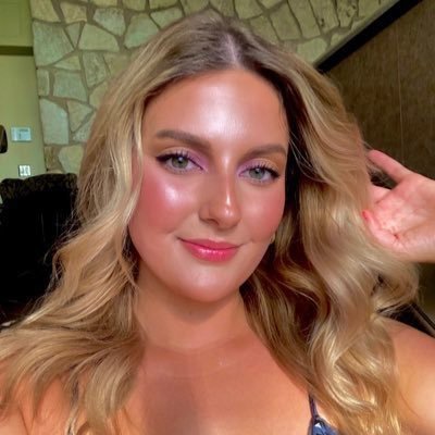 imsoprettii_'s profile picture. |25| to live for the hope of it all 🧸💜