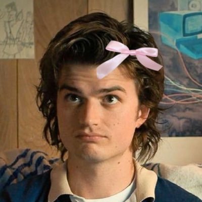 justraethings's profile picture. posting at the intersection of gay + weird 💫🔮