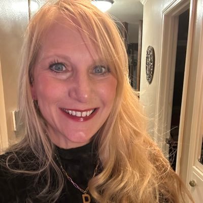 dhoffpau's profile picture. Mom to Rachel and Sarah 🎈 Oiselle Volee member. Marathon runner and proud Okie!