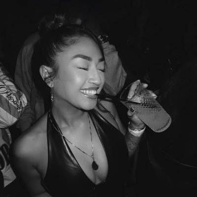 offivialnana's profile picture. 