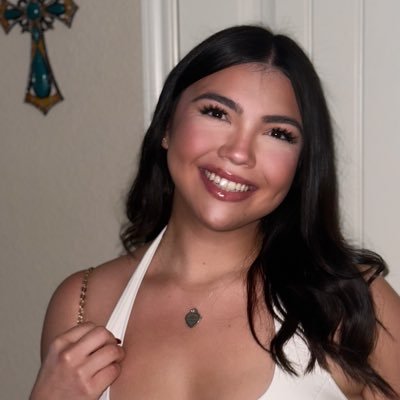 jacqueelyyn's profile picture. so genuine, so pure.