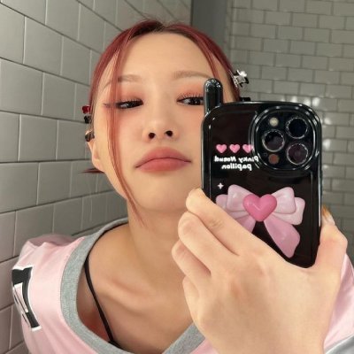 makcsj's profile picture. business  ˖   ୨୧   ☆  , A Rosy angel steps . from the lovers' graves.