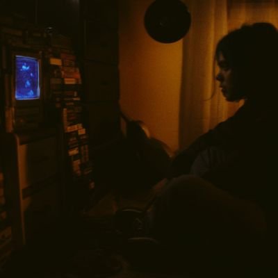 illusiontentar's profile picture. 没有标签🏷️ 
A heart that's full up like a landfill.              Grief was meant to be an aphro.