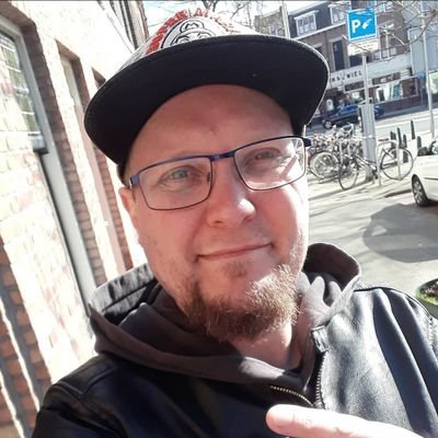 Waldonaise's profile picture. Rapper/beatmaker. 50% van De Klootzakken. Voormalig battlerapper. Tweet meer over films dan iemand boeit.