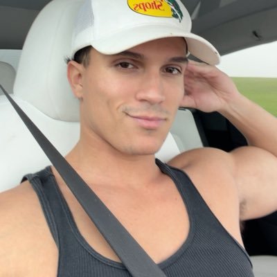 matthewroyaall's profile picture. STOCKS / CRYPTO / & a lil Porn 💀 https://t.co/AtAkIBj2xh