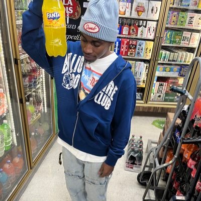 slvppyj0e's profile picture. you still look pretty from faraway