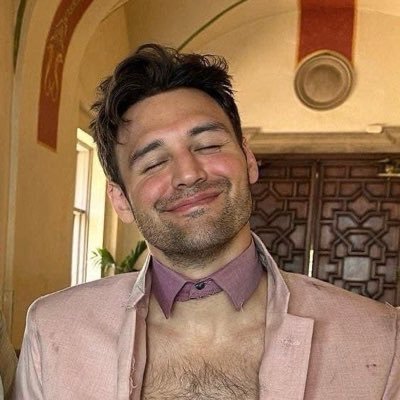 sssccorpioo's profile picture. you hate eddie diaz but you want me to rt your missing sister?