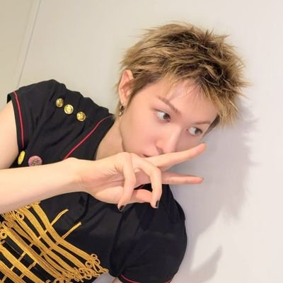 Dis_ease22's profile picture. 8 : #MARTIN | 13 : #SEONGHYEON | bighit boys            #방탄소년단 #투모로우바이투게더 #코르티스 enthusiast.          
sbt n fan acc