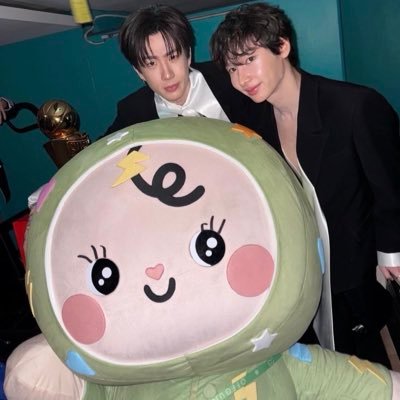 lookpeachive's profile picture. 