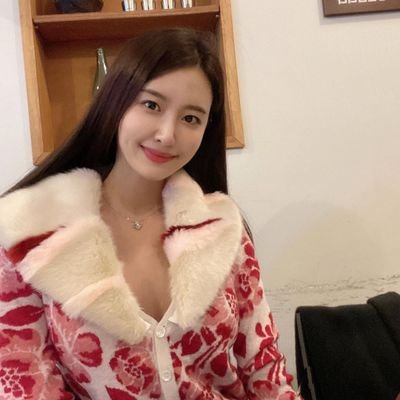 TubeDaydream21's profile picture. Drunk on memories, sobered by time.