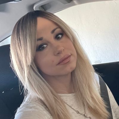 JerrineDream's profile picture. PT Minecraft/7DTD creator 👸🏼 full time director of sales/workaholic💜 🔨 member of AlphaCraft & AdultsCraft JerrineDream@gmail.com