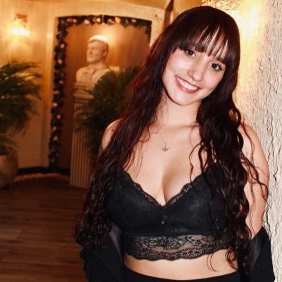 Sofiaaa_M28's profile picture. Quiérete, hasta que olvides porque no lo hacías🍃