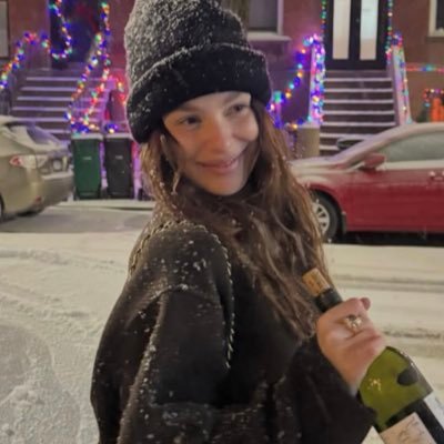 vidzchique's profile picture. clara ferreira.