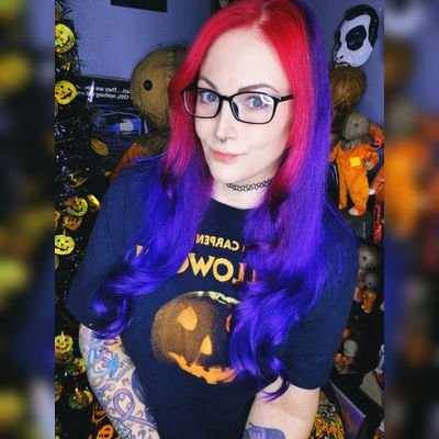 SpookyHorrorGal's profile picture. ʜᴀʟʟᴏᴡᴇᴇɴ ᴀɴᴅ ʜᴏʀʀᴏʀ 🎃 
∙ꜱᴍᴜᴛ ʀᴇᴀᴅᴇʀ ∙ ᴄᴏʀɢɪ ᴍᴏᴍ ∙ ꜱᴘᴏᴏᴋʏ ʙɪᴛᴄʜ∙
ᴍᴀʀʀɪᴇᴅ ᴛᴏ ᴍʏ ɢᴏᴍᴇᴢ 🖤  𝐍𝐎 𝐃𝐌𝐒 🚫