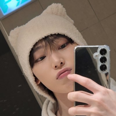 sunooe's profile picture. 彡 Little fox soul floating on whispered winds, finding home in Hanjin. (2003)