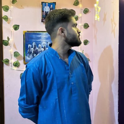 sojaoayush's profile picture. photography, memes, and a little chaos.