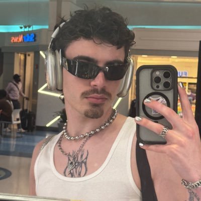 chn_dl_r's profile picture. ♑︎ / ♍︎ / ♓︎ —— they