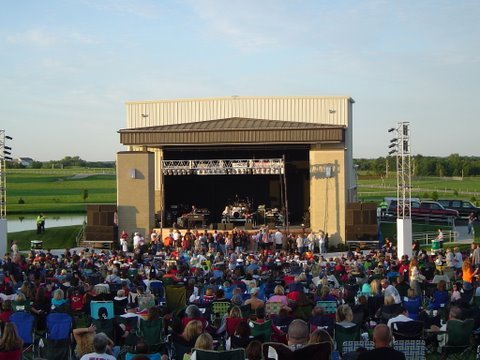 The premier outdoor concert and entertainment venue in the KC Northland. Come out and enjoy our Summer Concert Series!