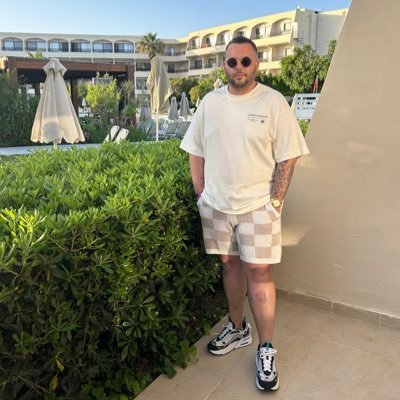 katamvenkatesw4's profile picture. 🔴 Arsenal till I die
⚽ North London pride
Emirates • Premier League