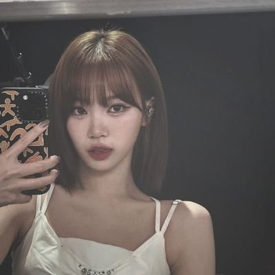 sbeirce's profile picture. Blooming quietly, glowing endlessly. She lives in details, dreams, and daylight. — 𝐊𝐢𝐦 𝐂𝐡𝐚𝐞𝐰𝐨𝐧 김채원 ( 2000 ‘s parody )