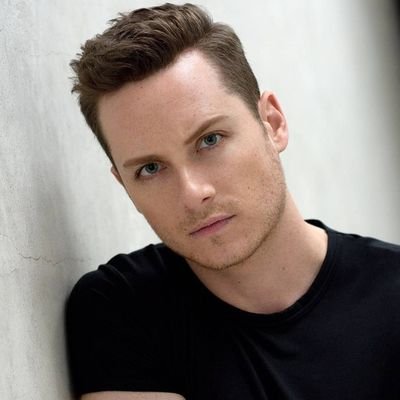 PercivalHar's profile picture. 35. Cardiologo en el London Bridge Hospital. #freerol #sexrol