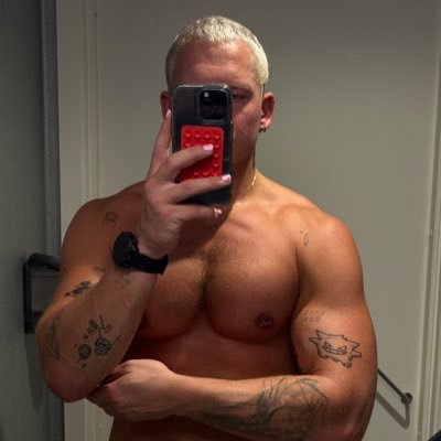 Svines93's profile picture. 👀 https://t.co/auVyPaidJI