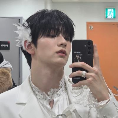 soobinsunday's profile picture. txt fan account ☆ dear sputnik and the killa enjoyer ☆ moa author