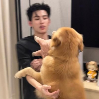 blueskymirrcof's profile picture. 