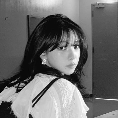 LAVIENBLUMEN's profile picture. just a lost cat. strictly uncommitted.