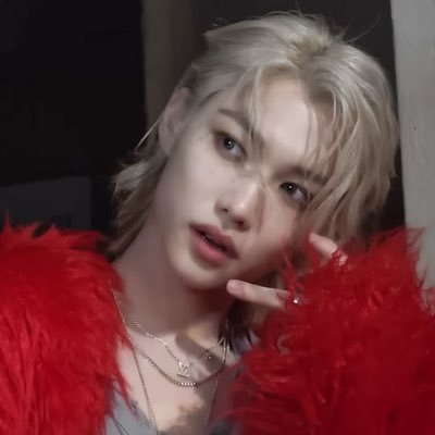 swifgem's profile picture. eu, o taehyun e o seungmin assistindo invocação do mal