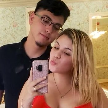 YaBoyyyScotty's profile picture. with my wife and kids 😇