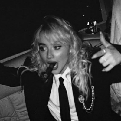 sabrinaswago's profile picture. Swift, Taylor. New Romantics. 1989. Big Machine Records, 2014.